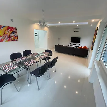 Willa White House Izabelin Family House Near Warsaw