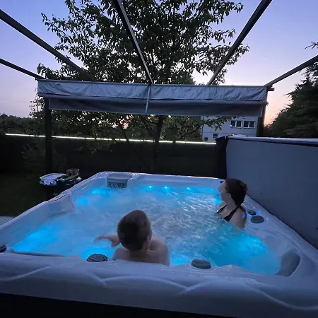 White House Izabelin Family House Near Warsaw Willa Mogielnica