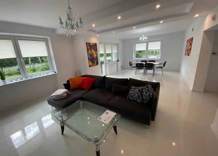 ヴィラ White House Izabelin Family House Near Warsaw Mogielnica