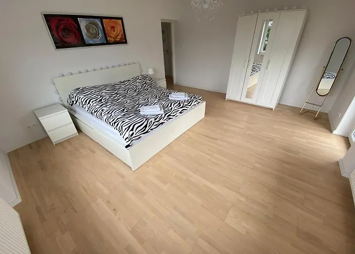 White House Izabelin Family House Near Warsaw ヴィラ