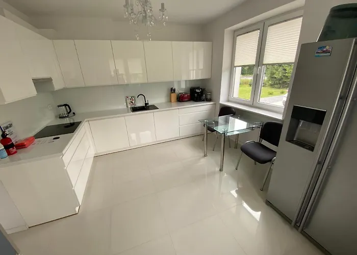 ヴィラ White House Izabelin Family House Near Warsaw Mogielnica