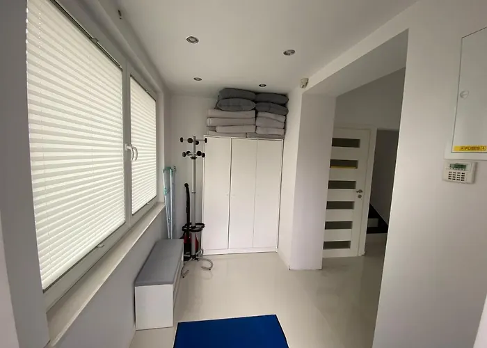 ヴィラ White House Izabelin Family House Near Warsaw Mogielnica