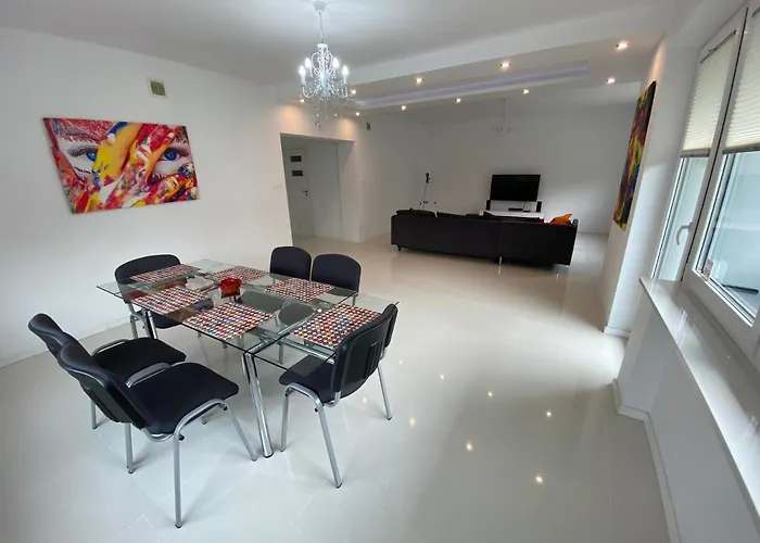 White House Izabelin Family House Near Warsaw Willa Mogielnica