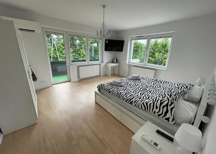 White House Izabelin Family House Near Warsaw * Mogielnica