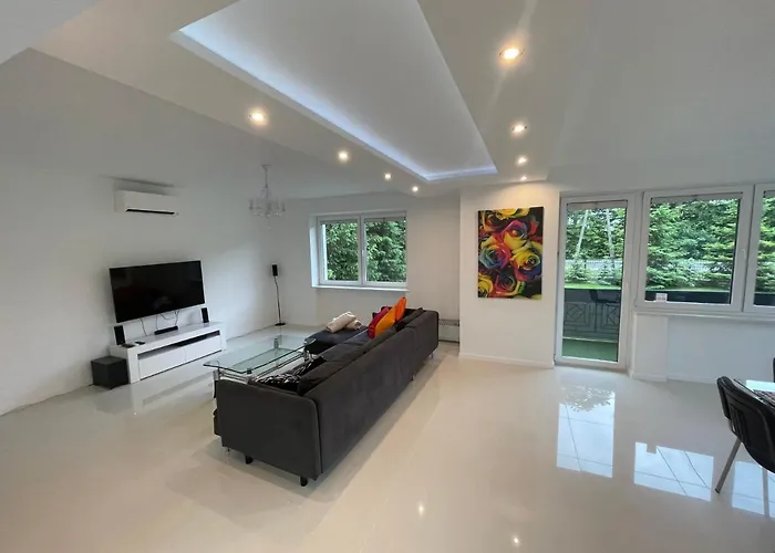 White House Izabelin Family House Near Warsaw *