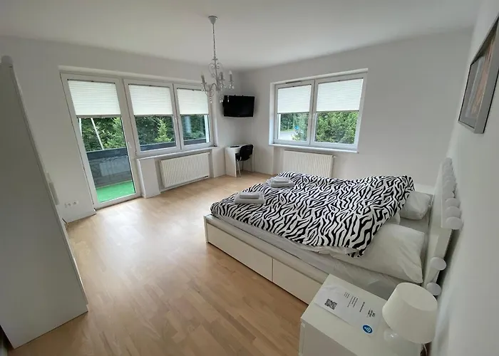 White House Izabelin Family House Near Warsaw * Mogielnica