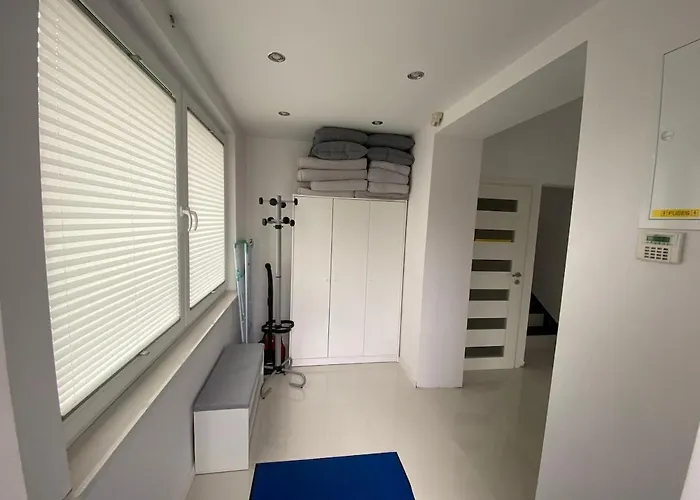 White House Izabelin Family House Near Warsaw