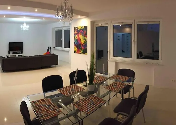 ヴィラ White House Izabelin Family House Near Warsaw *