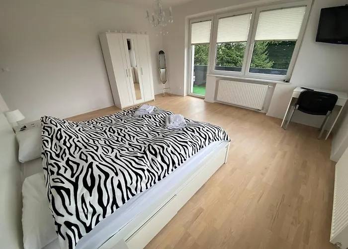 ヴィラ White House Izabelin Family House Near Warsaw Mogielnica